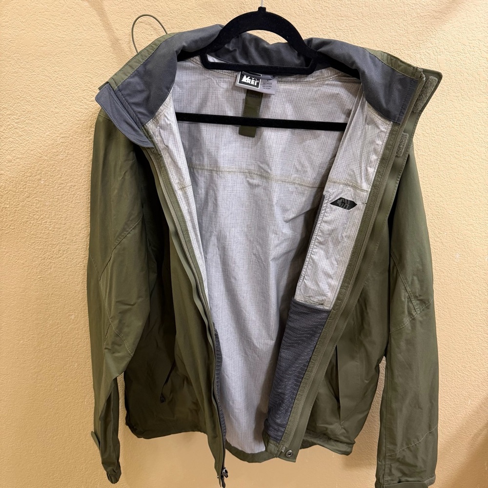 REI Co-op Stowable Hooded Rain Jacket – Green (Men’s Large)